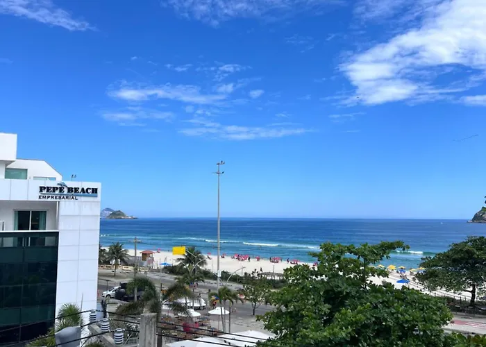 Apart frente à praia na Avenida do Pepê, Barra Da Tijuca, esquina da Olegario Maciel ao lado do hotel royalty Rio de Janeiro
