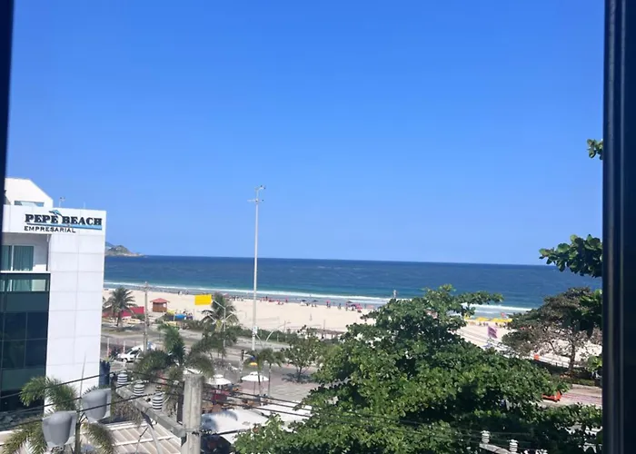 Apart frente à praia na Avenida do Pepê, Barra Da Tijuca, esquina da Olegario Maciel ao lado do hotel royalty Rio de Janeiro